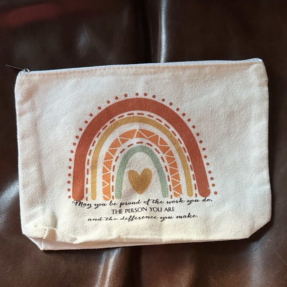 Like New Graphic Rainbow Heart Pouch Makeup Pencil Case